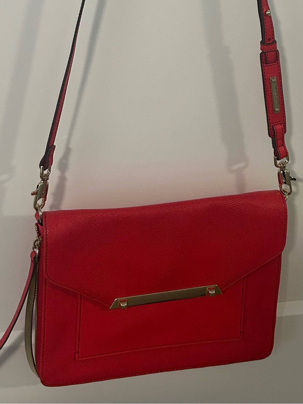 Stella & Dot Always Be By Your Side Convertible Crossbody/Clutch in Poppy Red